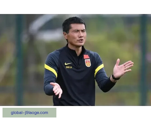 李帅凭借出色速度优势牢牢把握海港左路成为进攻突破关键点 李帅凭借出色速度优势牢牢把握海港左路成为进攻突破关键点