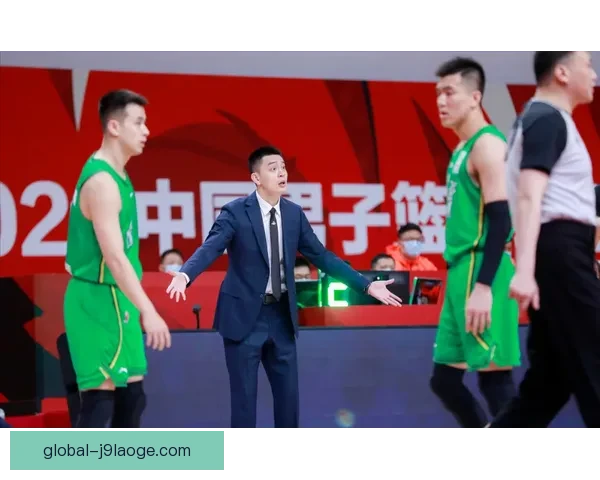 许尔泽尔少帅执教能力备受肯定 率队表现超预期成焦点人物 许尔泽尔少帅执教能力备受肯定 率队表现超预期成焦点人物